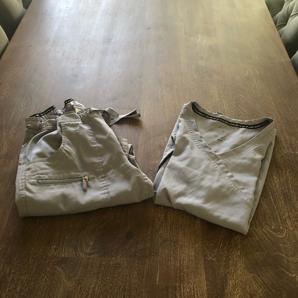 Koi lite scrub set. Small top and extra small bottoms